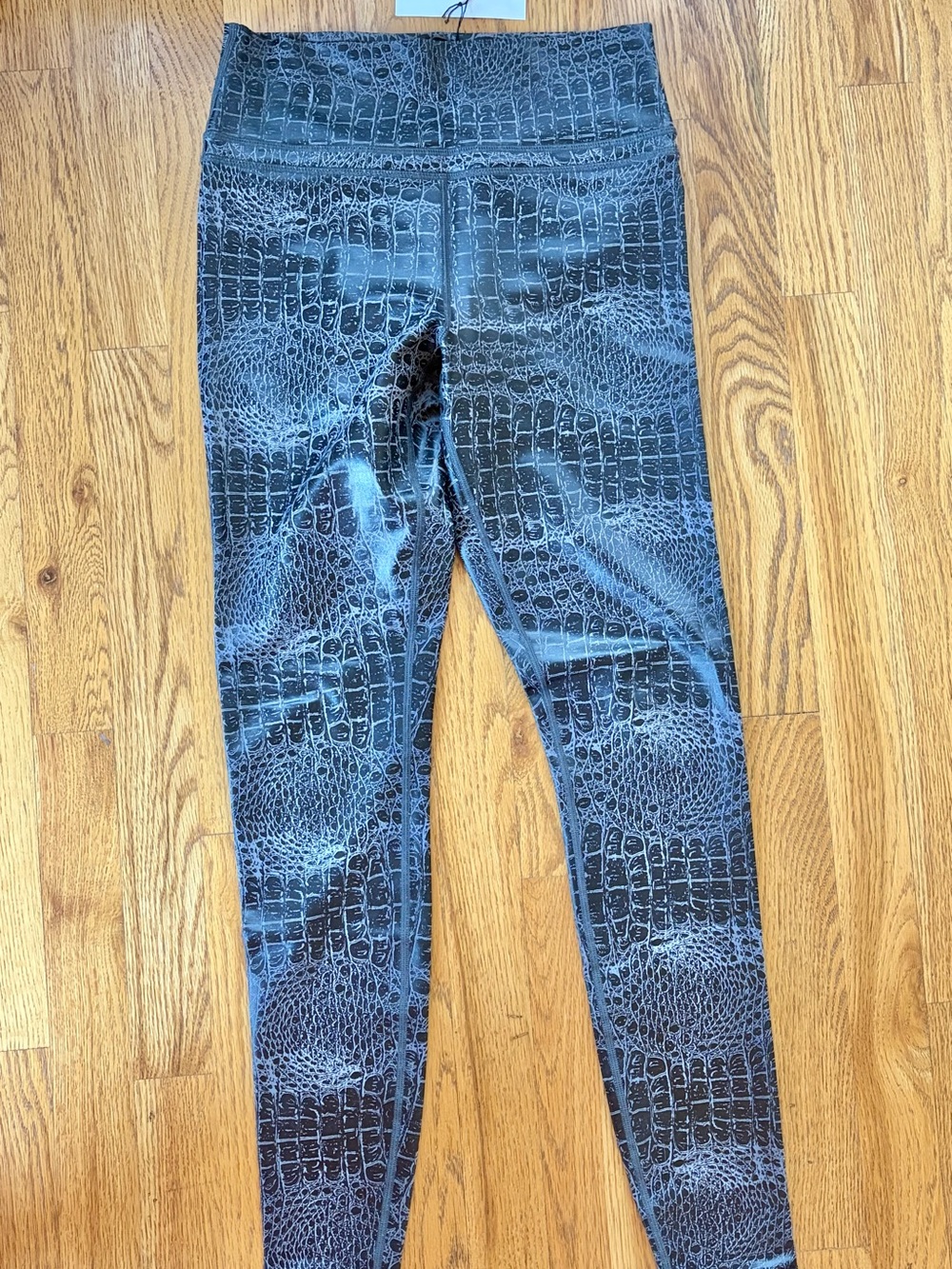 ZYIA Gray Armor Light N. Tight
Legging 28" | Size 6-8 | NWT - Picture 8 of 10